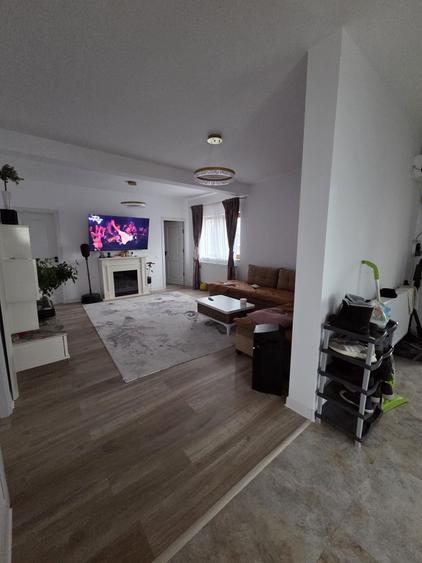 Casă cu 4 camere în Lumina