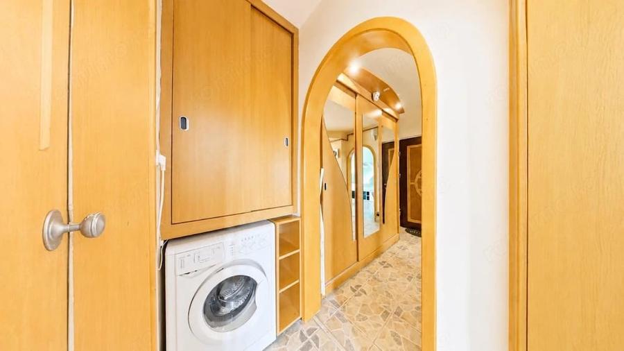 Apartament cu 2 camere semidecomandat în Intim