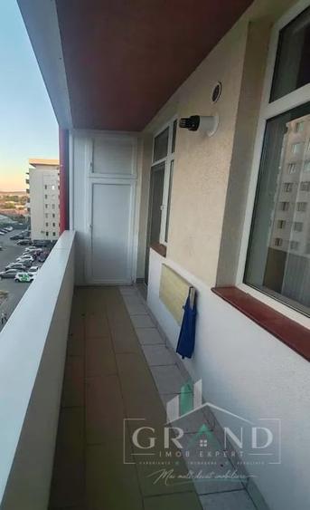 Apartament cu 3 camere semidecomandat, mobilat în Iris