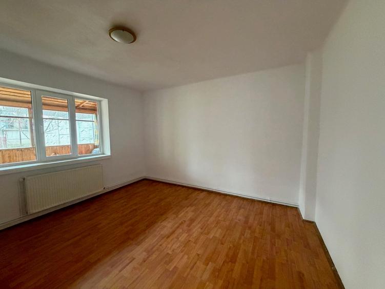 Casă individuală cu 3 camere cu Canalizare în Trei Stejari