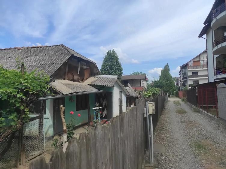 Casă cu 2 camere cu Teren 812 Mp în Central