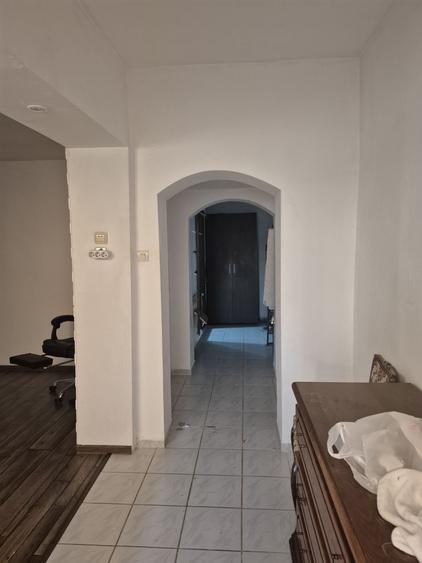 Casă cu 3 camere în Central