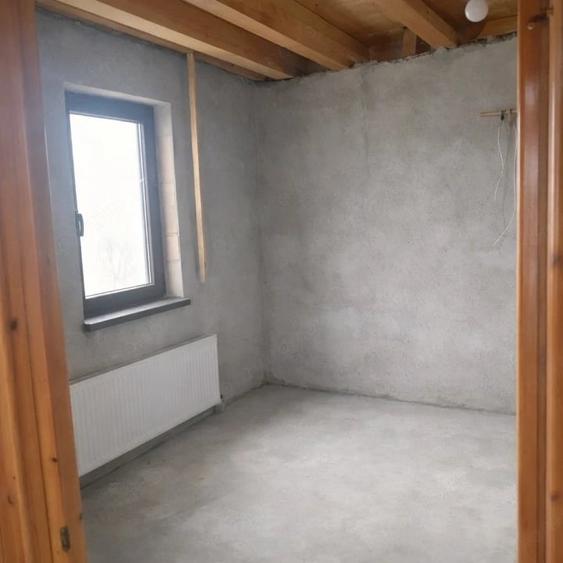 Casă cu 5 camere cu Teren 553 Mp în Stupini