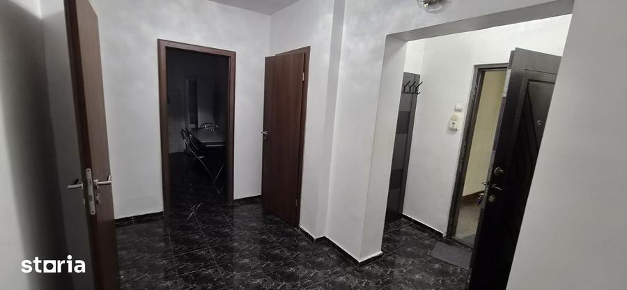 Apartament cu 3 camere decomandat în Complex Studențesc