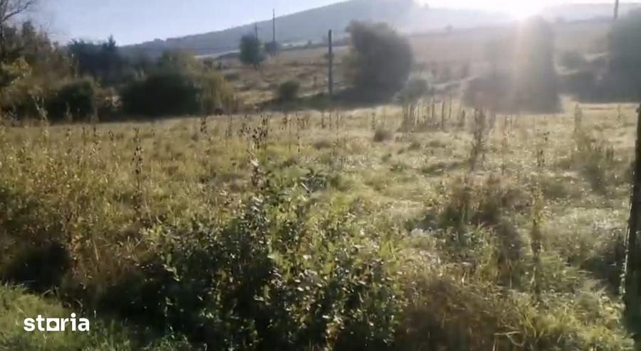 Teren de 568 mp, în Ernei