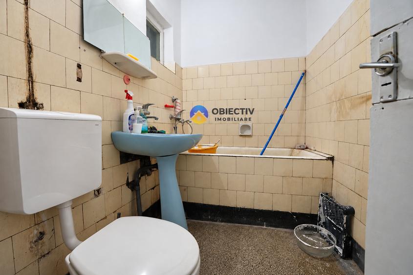 Apartament cu 3 camere semidecomandat în Central