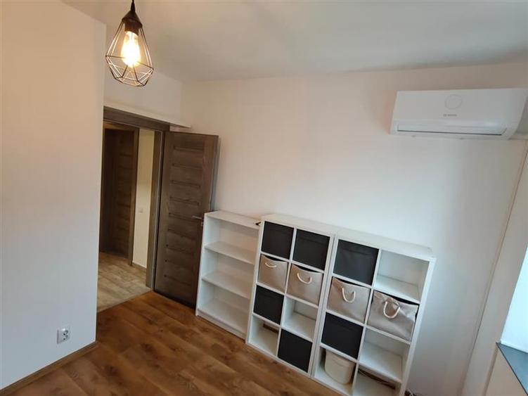 Apartament cu 3 camere circular, mobilat în Central
