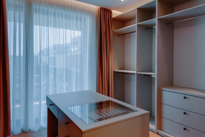Casă individuală cu 4 camere cu Teren 200 Mp în Central