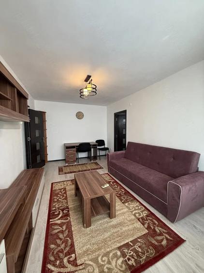 Apartament cu 2 camere semidecomandat în Podu Roș