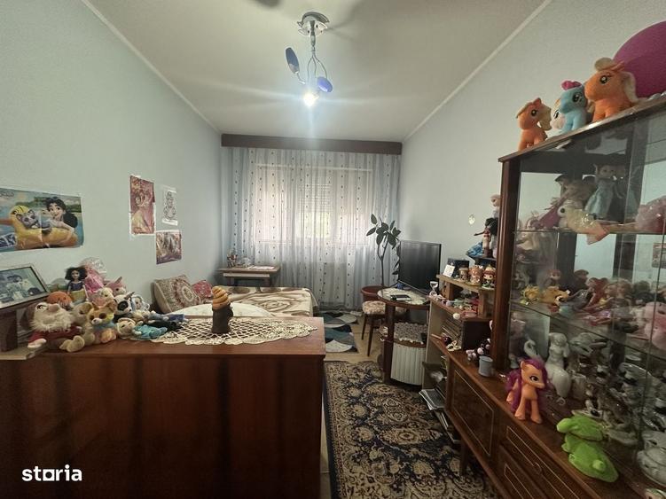 Apartament cu 3 camere semidecomandat în Malu Roșu