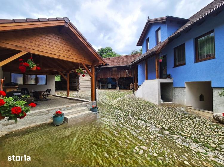 Casă cu 4 camere cu Teren 1500 Mp în Central