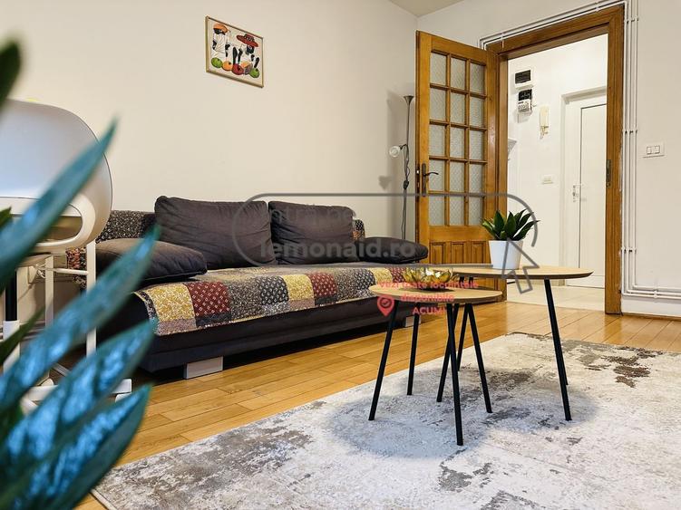 Apartament cu 2 camere semidecomandat, mobilat în Central