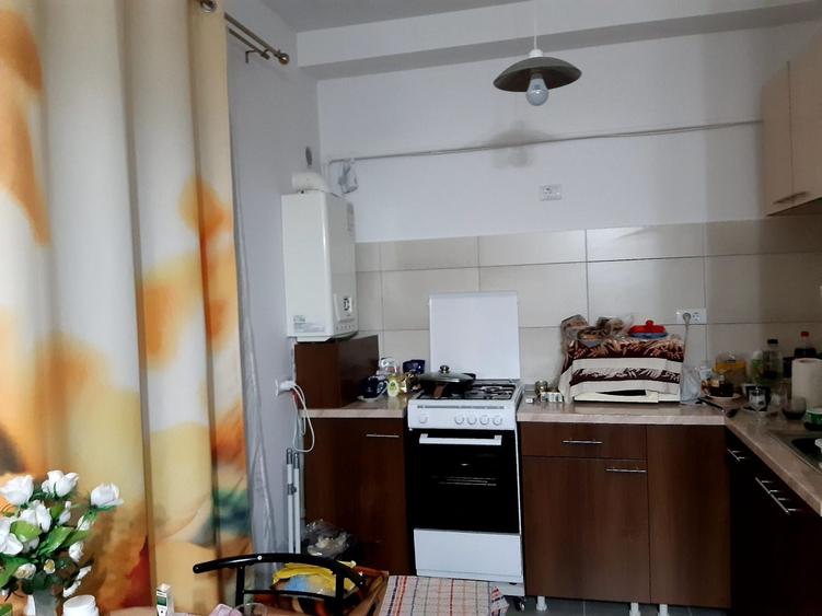 Apartament cu 2 camere semidecomandat, mobilat în Uverturii