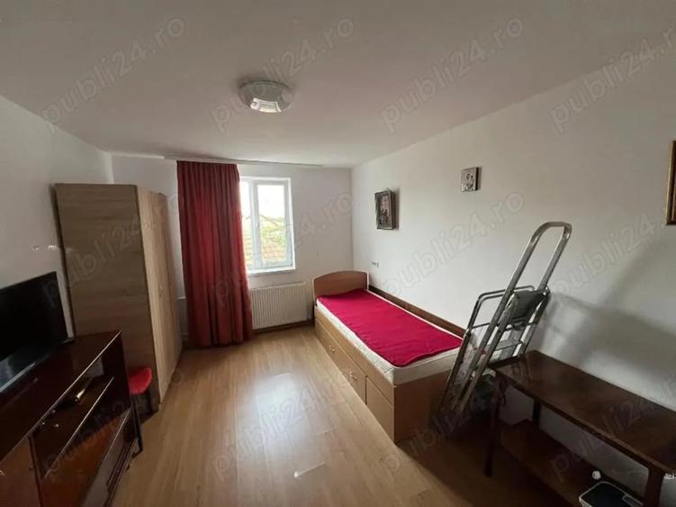 Garsonieră decomandată în Palas