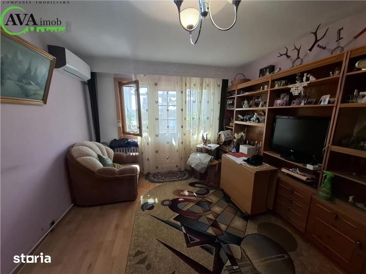 Apartament cu 3 camere semidecomandat în Republicii