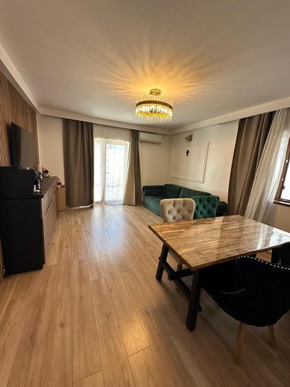 Apartament cu 3 camere semidecomandat în Giulești