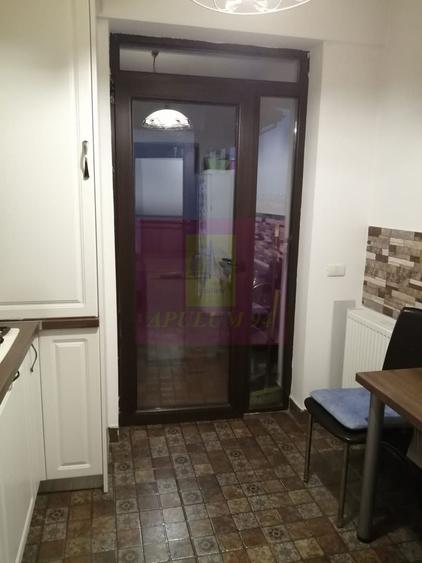 Apartament cu 3 camere semidecomandat, mobilat în Haliu