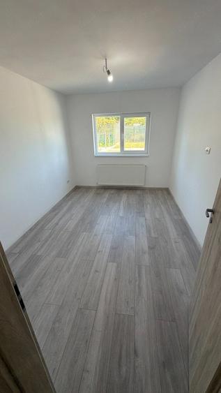Apartament cu 2 camere decomandat în 1 Decembrie