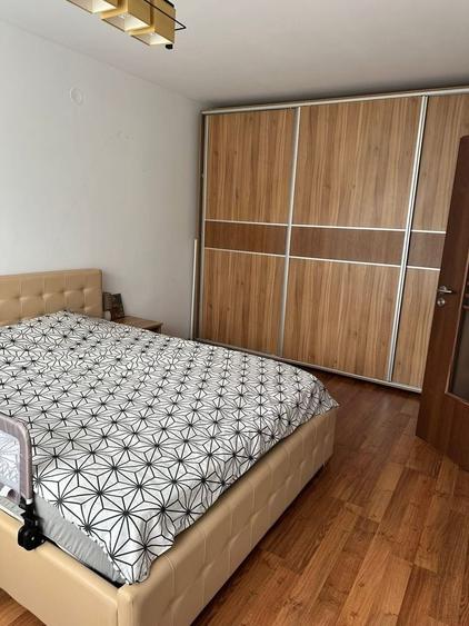 Apartament cu 3 camere decomandat în Lotrioara