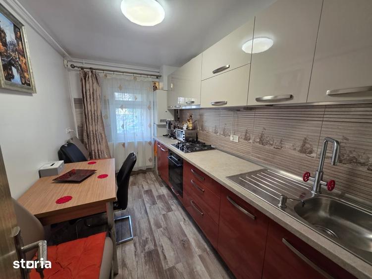 Apartament cu 3 camere decomandat în Exterior Vest
