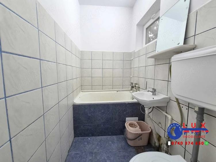 Apartament cu 3 camere semidecomandat în Babadag