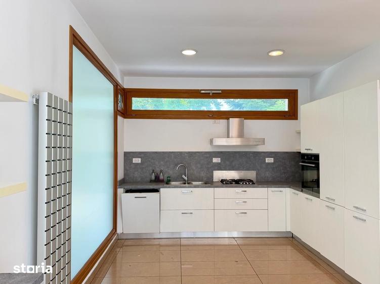 Casă cu 5 camere cu Teren 460 Mp în Central