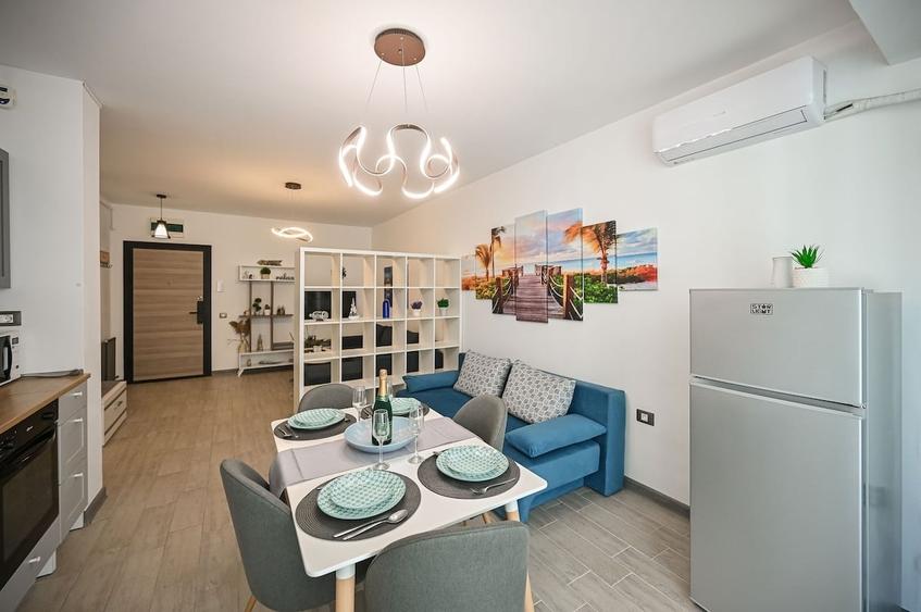 Apartament cu 3 camere decomandat în Mamaia-Sat