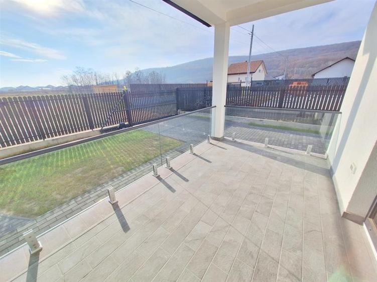 Casă individuală cu 3 camere cu Teren 270 Mp în 9 Mai