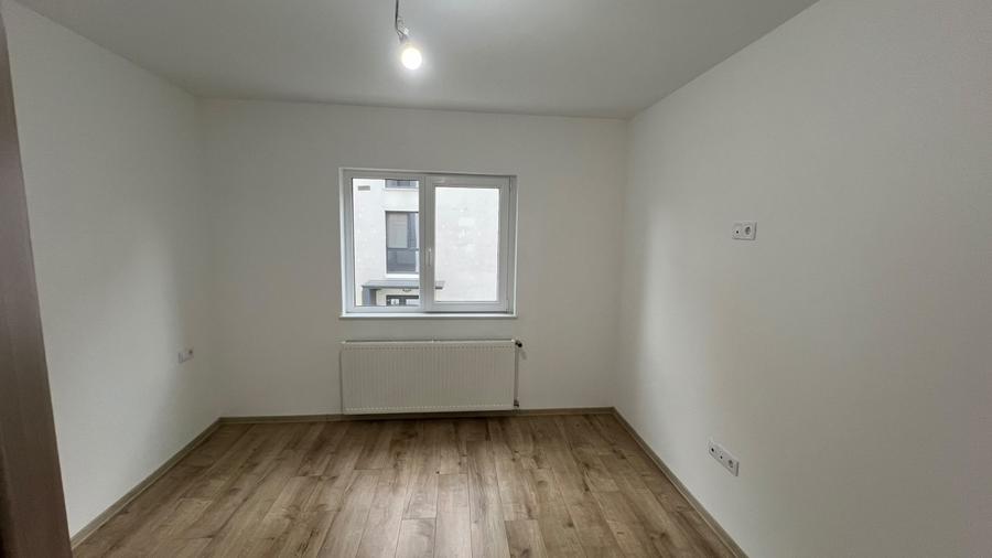 Apartament cu 4 camere decomandat în Independenței