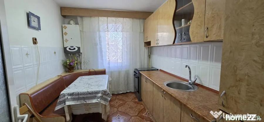 Apartament cu 2 camere semidecomandat în Păcii
