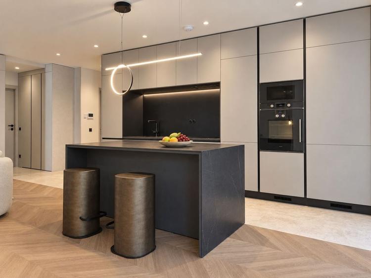 Apartament cu 4 camere decomandat, mobilat în Iancu Nicolae