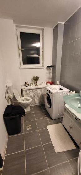 Apartament cu 3 camere, mobilat în P-ța Universității