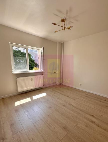 Apartament cu 4 camere semidecomandat în Ștefan cel Mare