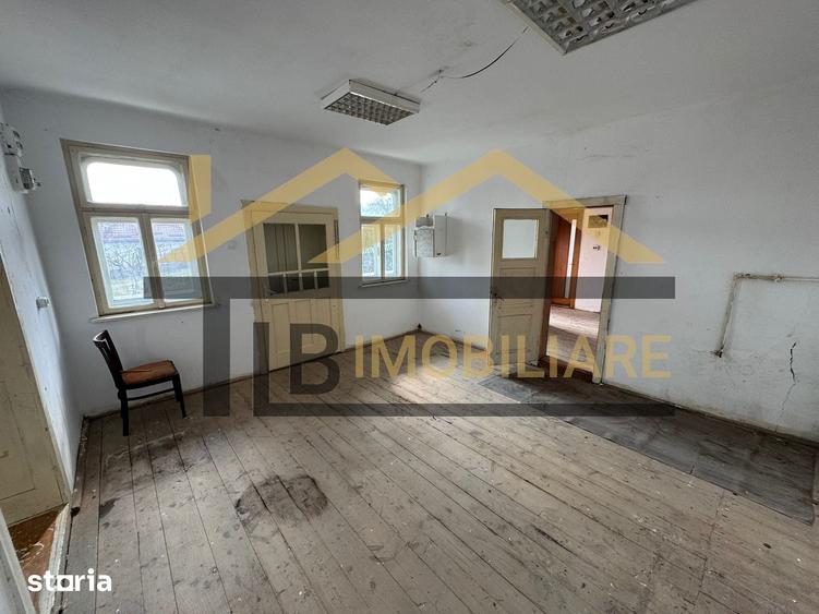 Casă cu 2 camere cu Teren 1192 Mp în Criș