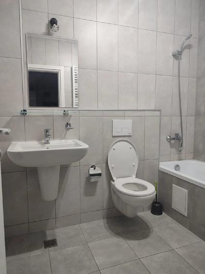 Apartament cu 3 camere semidecomandat în Exterior Vest