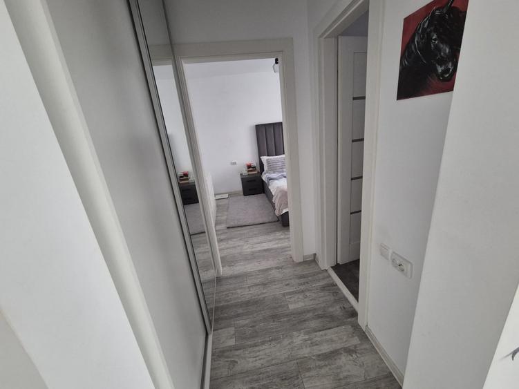 Apartament cu 3 camere semidecomandat, mobilat în Hipodrom