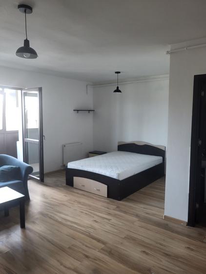 Garsonieră decomandată în Central