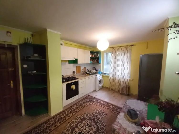 Apartament cu 3 camere decomandat în Săsar