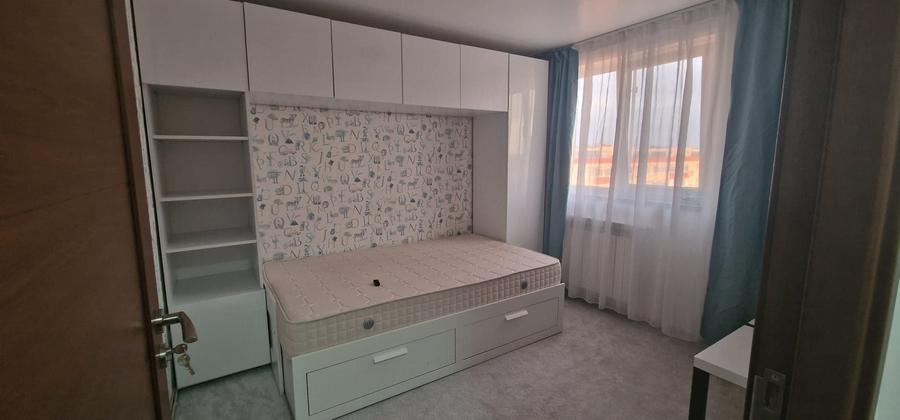 Apartament cu 3 camere semidecomandat în Giurgiului