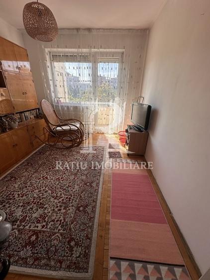 Apartament cu 3 camere decomandat, mobilat în Dacia