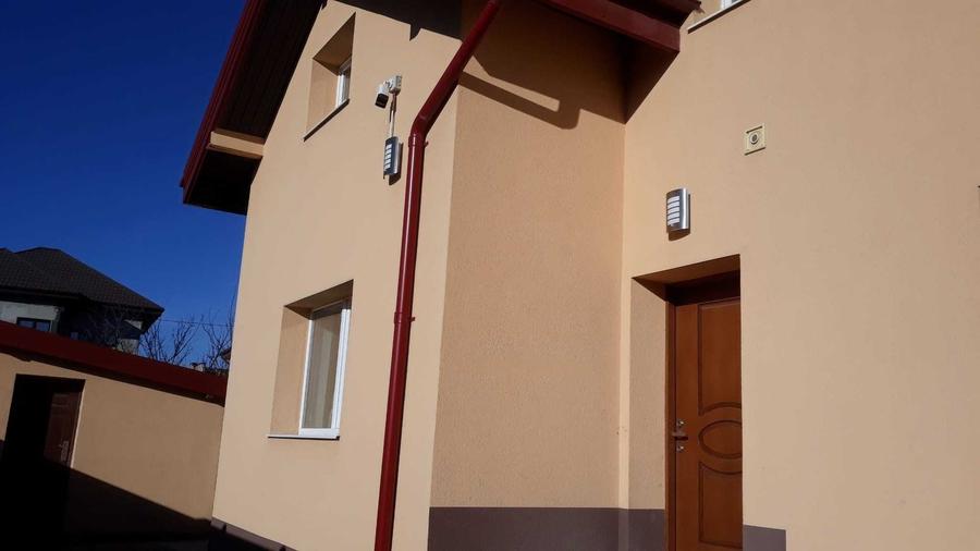 Casă cu 4 camere decomandat cu Teren 800 Mp în Central