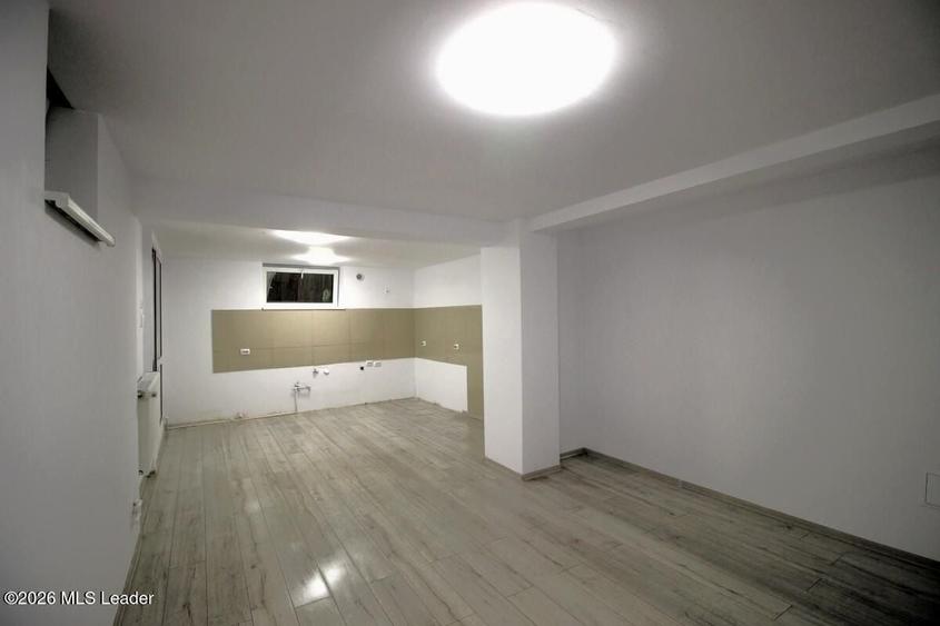 Casă individuală cu 15 camere cu Canalizare în Cotroceni