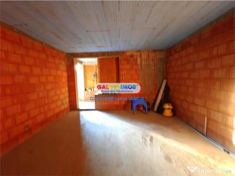 Casă cu 10 camere cu Teren 560 Mp în Clinceni
