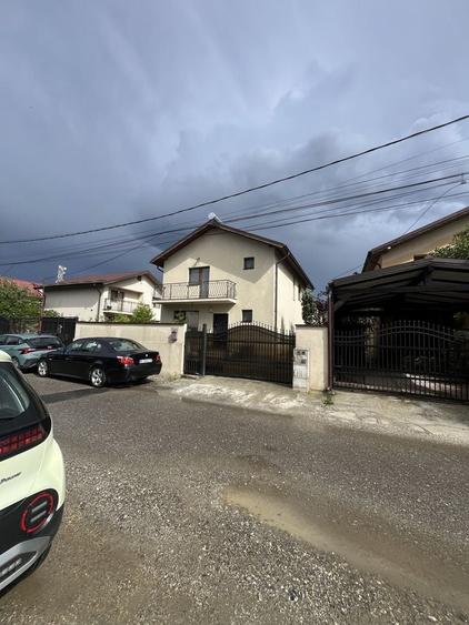 Casă cu 4 camere în Central
