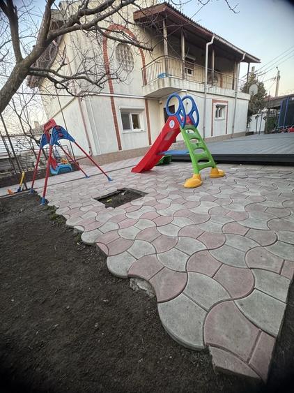 Casă cu 4 camere decomandat în Central