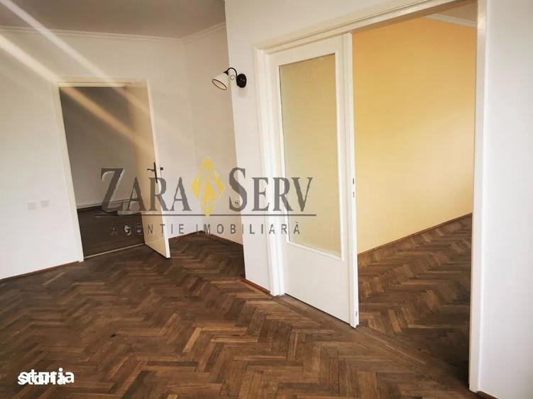 Apartament cu 4 camere decomandat în Democrației