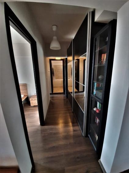 Apartament cu 3 camere semidecomandat, mobilat în Tineretului