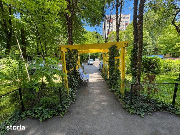 Apartament cu 3 camere decomandat în Berceni