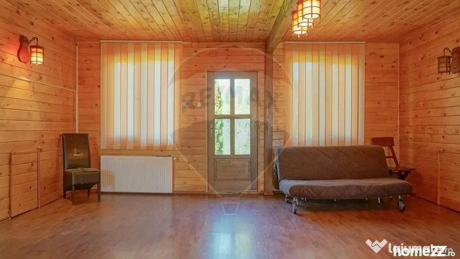 Casă cu 9 camere cu Teren 1000 Mp în Moieciu