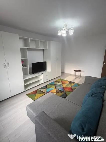 Apartament cu 2 camere decomandat în Rovine